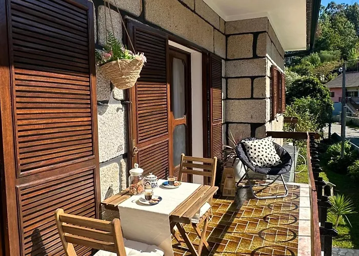 Guia In Valdreu بيت للعطل براغا